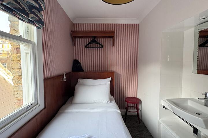 Room 54 of 78
