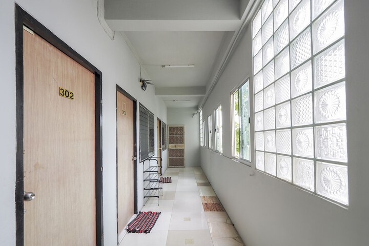Ballroom/Hall 20 of 28