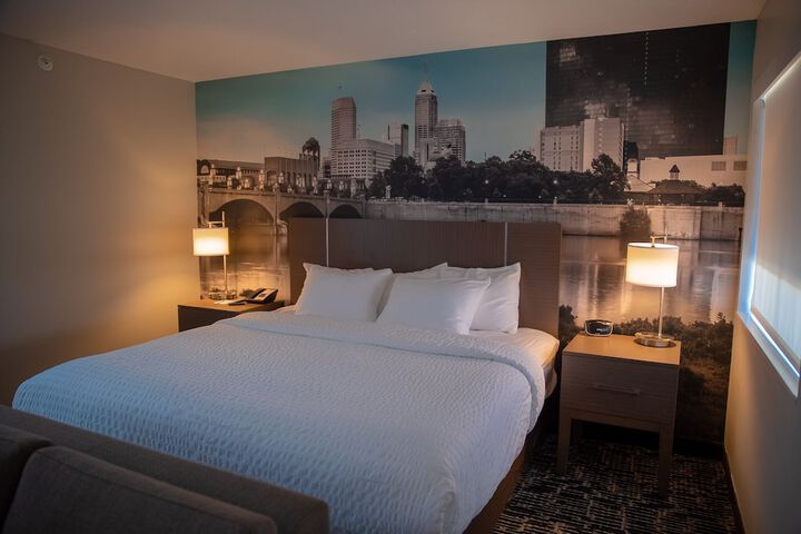 Standard Queen Bed Accessible (22 of 22)