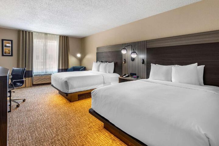 Quadruple Accessible Queen Size Bed (8 of 11)
