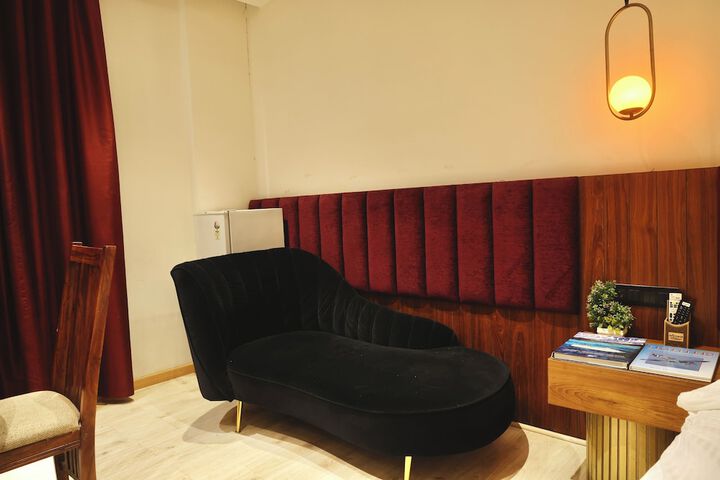 Room 70 of 196