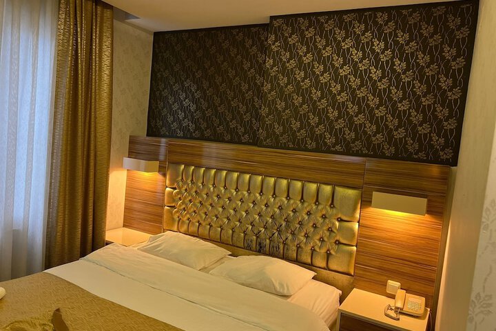 Room 14 of 65
