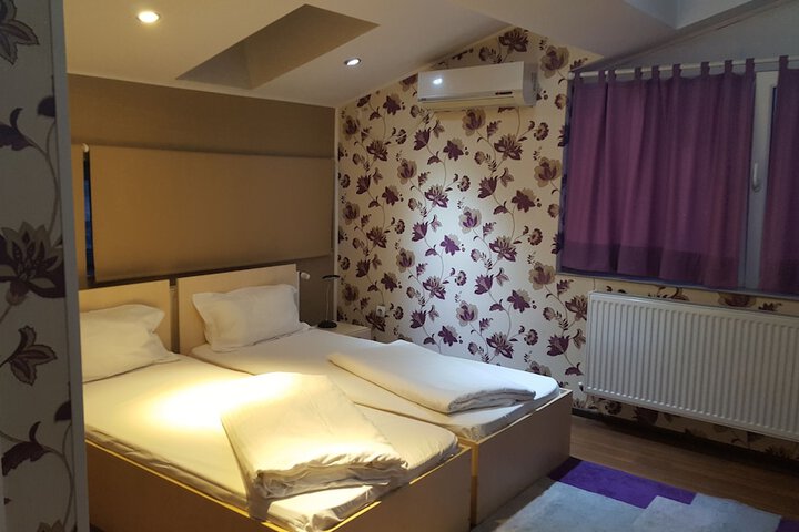 Room 28 of 65