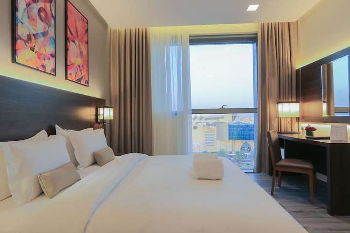 Room 4 of 68