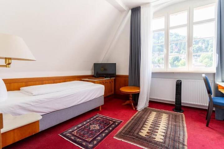 Room 15 of 25