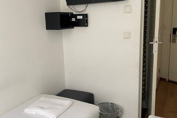 Room 21 of 58