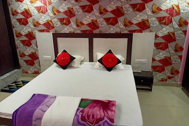 Room 14 of 48