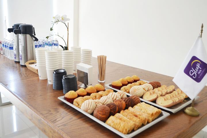 Breakfast/Coffee Service 34 of 54