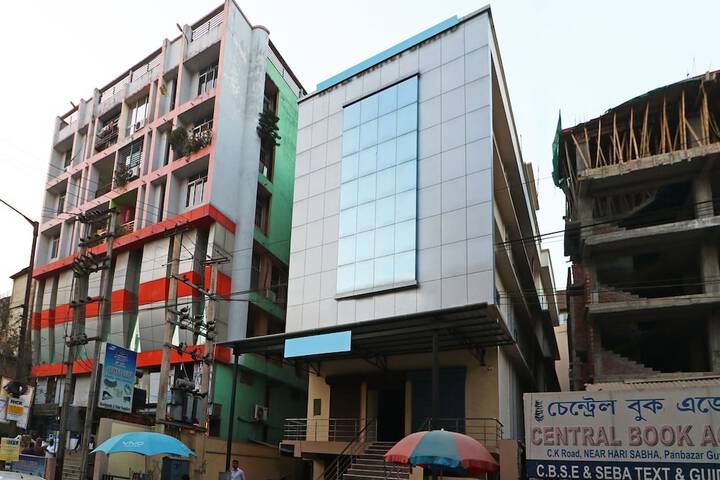 OYO 11723 HOTEL BARNEY GRAND