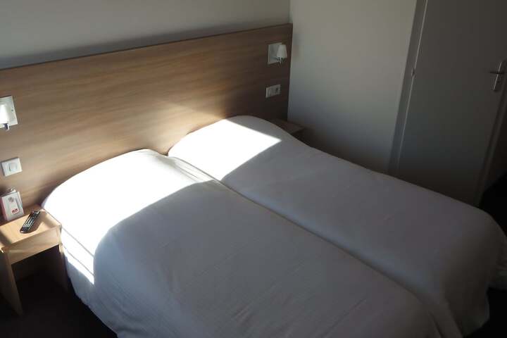 Room 11 of 48