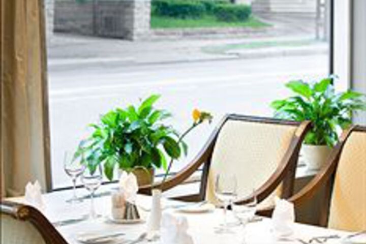 Dining 68 of 73