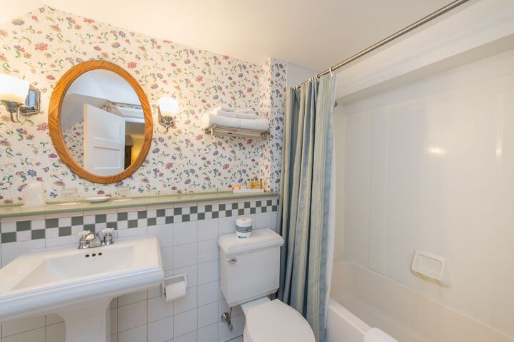 Classic Queen Bed (3 of 18)