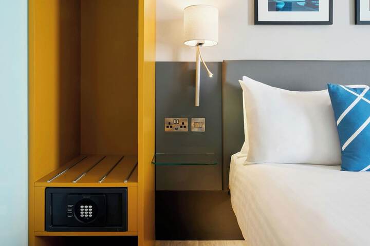 Room 18 of 40