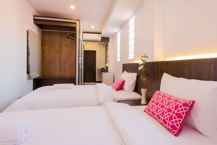 Room 9 of 31
