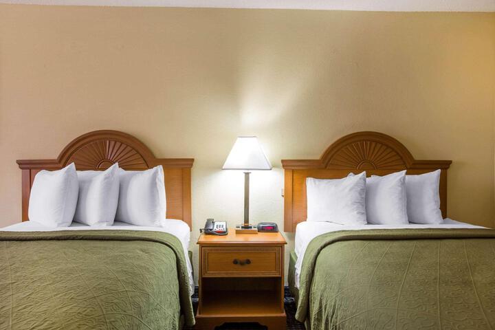 2 Double Beds (14 of 16)