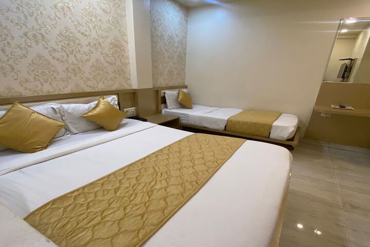 Room 5 of 68