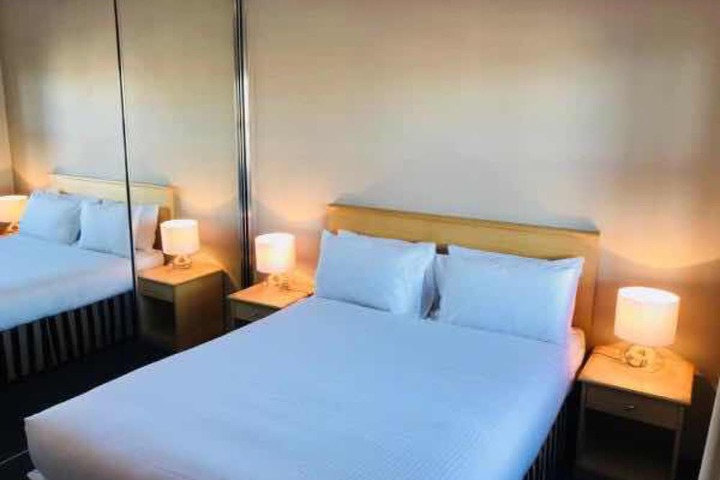 Room 4 of 128