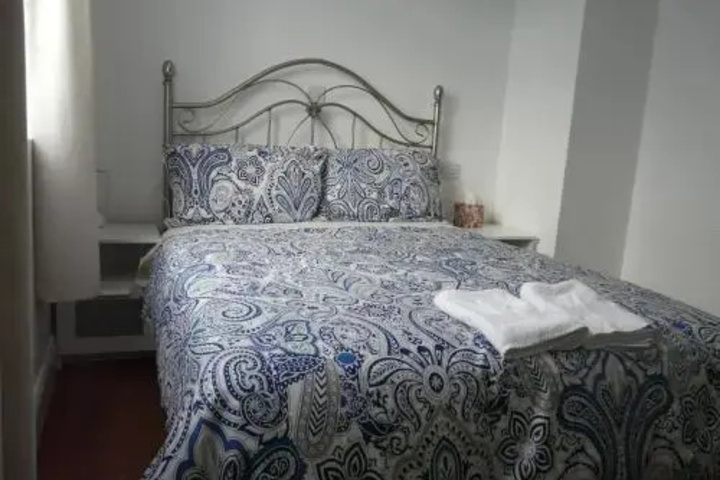 Room 2 of 8