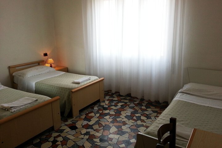 Room 4 of 40