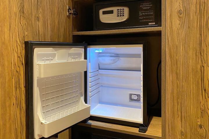 Mini-refrigerator