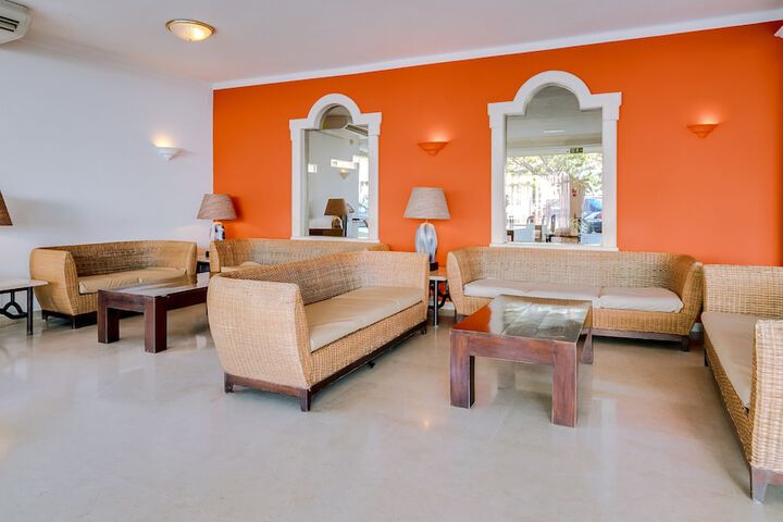 Entrance & Lobby