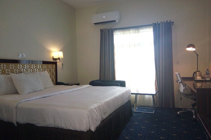 Room 6 of 39