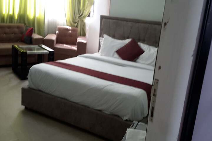 Room 5 of 30