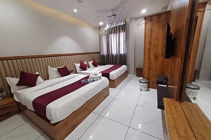 Room 3 of 9