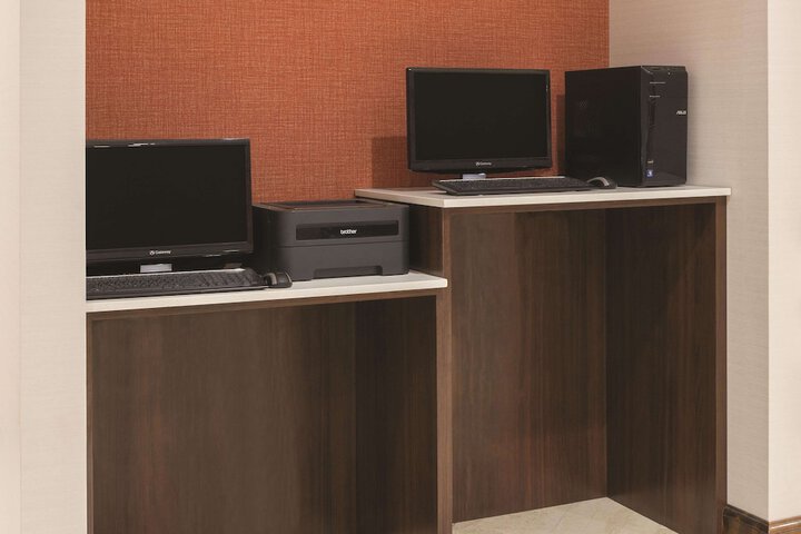 Business Center 59 of 63