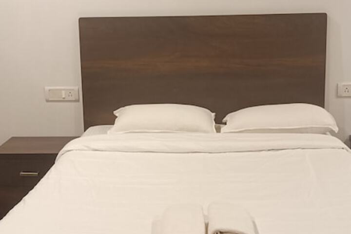 Room 4 of 10