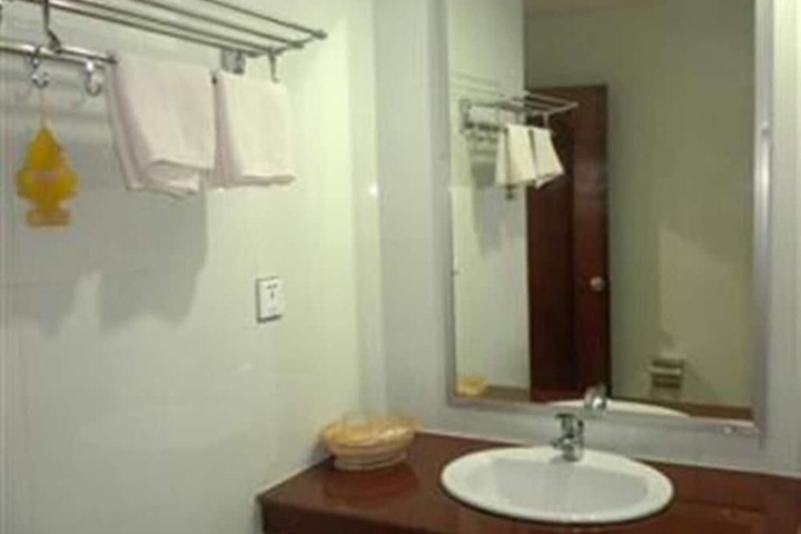 Room 30 of 47