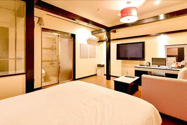 Room 3 of 19