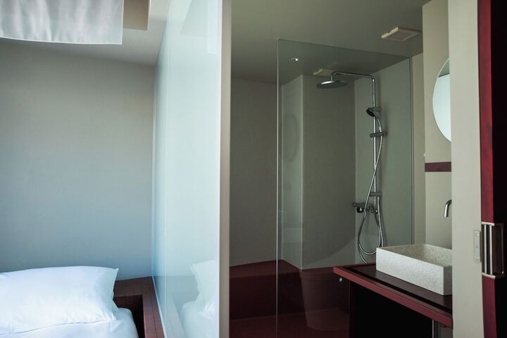 Room 22 of 34