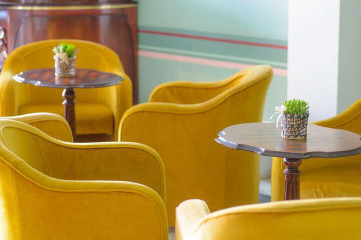 Lounge 49 of 70