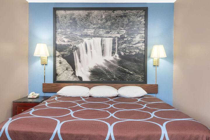 1 King Bed (6 of 14)
