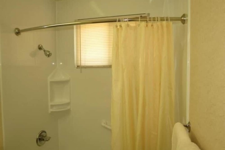 Room 12 of 16