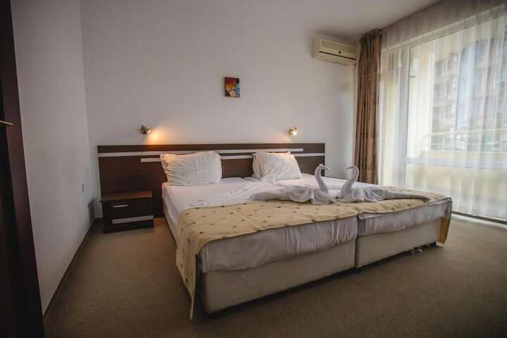 Room 8 of 27