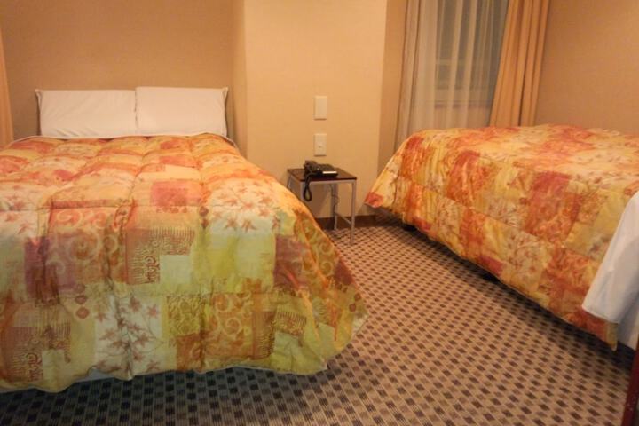 Room 6 of 33