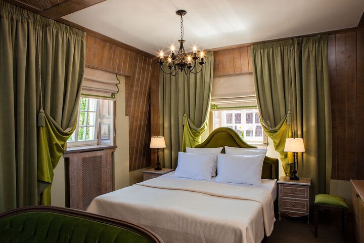 Room 10 of 40