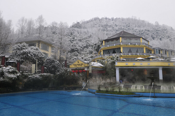 Huashuiwan Hotspring First Village