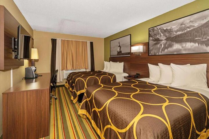 2 Queen Beds (2 of 15)