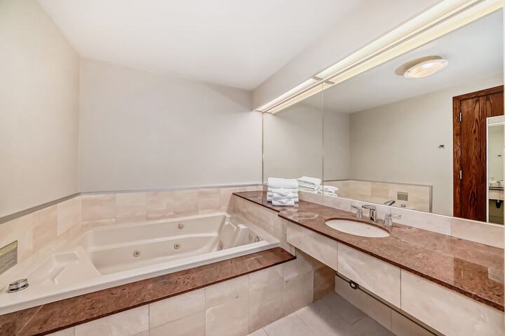 Jetted tub