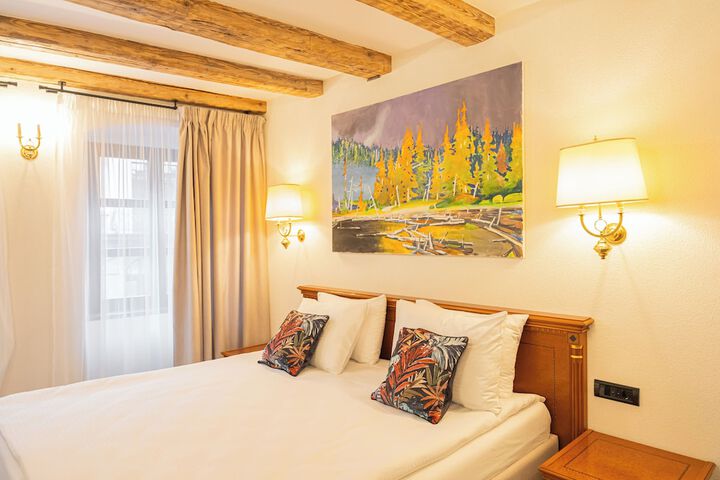 Room 3 of 43