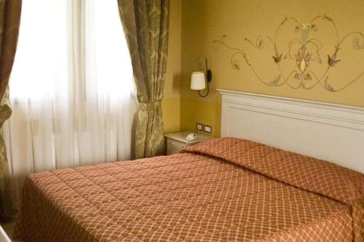 Room 4 of 17