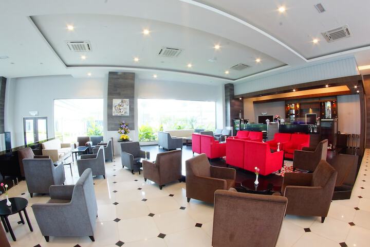 Lounge 115 of 148
