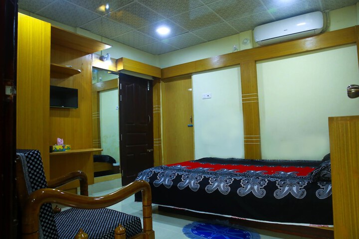 Room 8 of 11