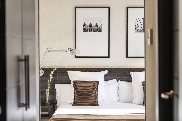 Room 4 of 42