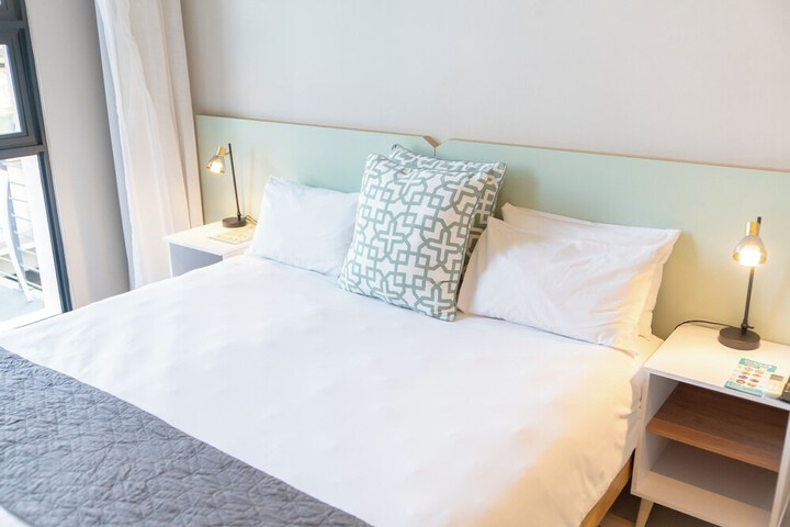 Room 9 of 148
