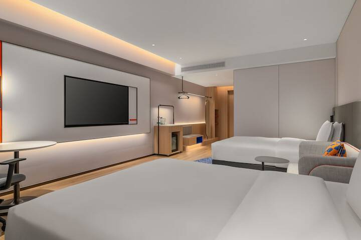 Room 30 of 69