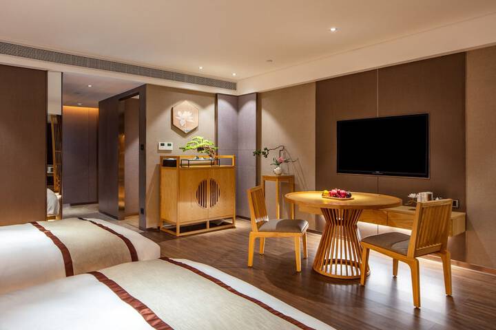 Room 14 of 22